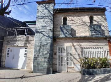 Casa · 215m² · 5 Ambientes · 1 Cochera · Casa en Sudoeste