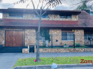 Casa · 214m² · 5 Ambientes · 1 Cochera · Casa en Monte Grande