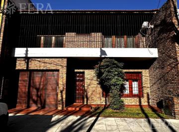 Casa · 188m² · 5 Ambientes · Venta de Casa de 5 Ambientes con Cochera y Quincho en Wilde