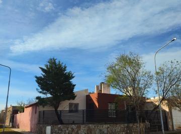 Casa de 5 ambientes, La Punta · Casa en Esquina Barrio Los Lapachos, Ciudad de La Punta, San Luis