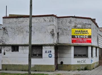 Casa · 85m² · 3 Ambientes · 1 Cochera · Casa 3 Amb con Garaje a Reciclar. Oportunidad! U$s 50.000