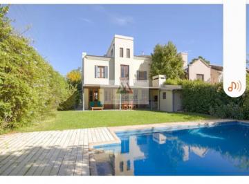 Casa · 220m² · 5 Ambientes · Magnifica Casa en 2 Plantas con Piscina en Barrio Privado con Seguridad