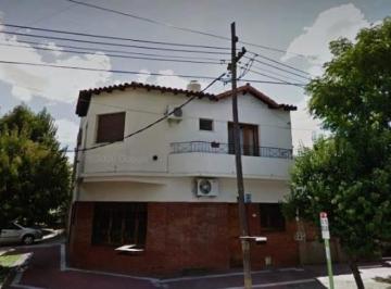 Casa de 4 ambientes, Avellaneda · En Venta - Excelente Inmueble Sobre Ochava - con Cochera