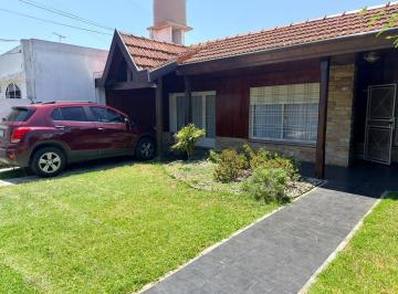 Casa · 170m² · 4 Ambientes · 3 Cocheras · Casa con Jardin Pileta y Cochera - Apto Credito