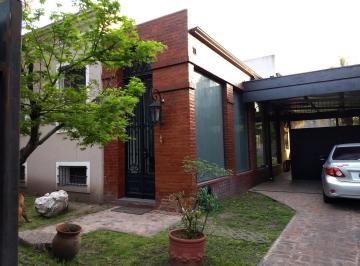 Casa · 350m² · 5 Ambientes · 4 Cocheras · Casa 4 Dorm. Parque Pileta Quincho Adrogue Permuta