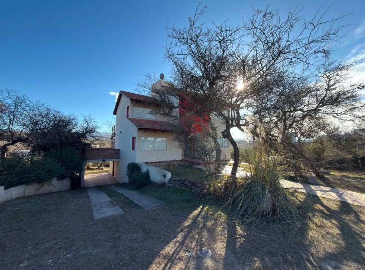 Casa · 180m² · 7 Ambientes · 1 Cochera
