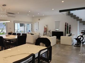 Casa · 280m² · 7 Ambientes · 1 Cochera · Casa Alquiler