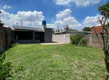 Casa de 3 ambientes, Morón · Venta - Casa Americana de 3 Ambientes en Morón Sur con Amplio Jardín y Entrada Para Varios Autos.