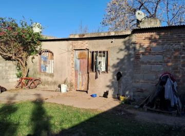 Casa · 53m² · 7 Ambientes · Casa a Refaccionar con Tres Dorm. en Barrio Loyola