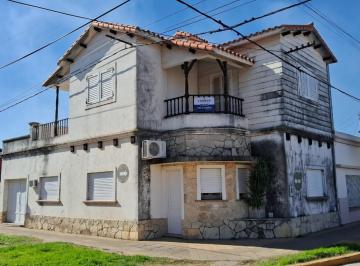 Casa · 174m² · 8 Ambientes · Casa con Piscina y Cochera en Barrio Centro, Santo Tome