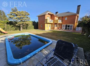 Casa · 260m² · 5 Ambientes · 1 Cochera · Venta Casa de 5 Ambientes con Piscina en Village del Parque - Berazategui
