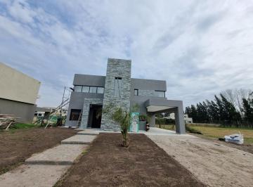 Casa de 4 ambientes, Presidente Perón · El Rebenque de Canning! Hermosa Casa a Estrenar con 3 Dorm. y Piscina!