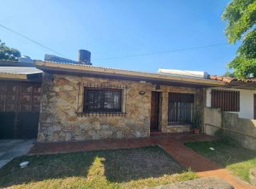 Casa de 4 ambientes, Lomas de Zamora · Venta Casa 4 Ambientes en Llavallol con Pileta y Quincho