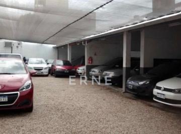 Garage · 324m² · 3 Ambientes · 1 Cochera · Cochera Más Casa Reciclada a Nuevo de 3 Ambientes.