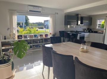 Casa · 240m² · 6 Ambientes · 1 Cochera · Casa Canning 6 Ambientes Alquiler - Venta