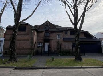 Casa · 500m² · 8 Ambientes · 3 Cocheras · Santilli - Don Boco 663 San Isidro