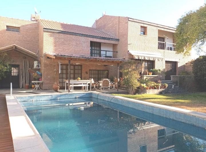 Casa · 470m² · 12 Ambientes · 2 Cocheras
