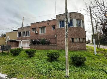 Casa · 250m² · 4 Ambientes · 2 Cocheras · Casa en Alquiler - Cañuelas