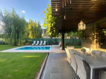 Casa de 5 ambientes, Chacras de Coria · Casa en Venta en Barrio Pueyrredón