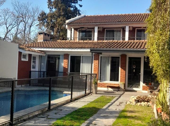Casa · 270m² · 6 Ambientes · 1 Cochera