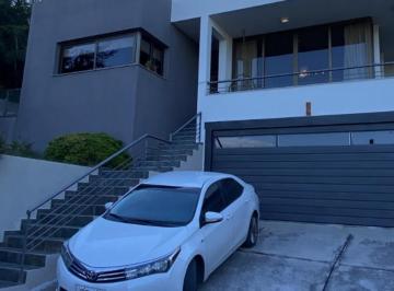 Casa · 200m² · 3 Ambientes · 2 Cocheras · Se Vende Casa en Barrancas Villa del Lago Carlos Paz