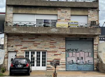 Casa de 5 ambientes, Morón · Departamento Tipo Casa 5 Amb. en Venta con Garage Mas Local en Moron