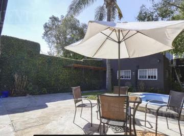 Casa · 190m² · 4 Ambientes · 1 Cochera · Casa en Llavallol