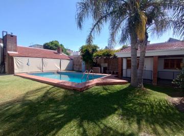 Casa · 350m² · 10 Ambientes · 4 Cocheras · Oportunidad Única: Casa Imponente en Zona Sur, Perfecta Para Familias o Instituciones