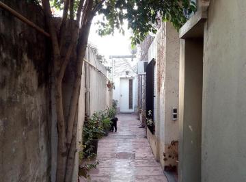 Casa · 74m² · 5 Ambientes · Casa de Pasillo Venta Tres Dorm. Barrio Belgrano Rosario