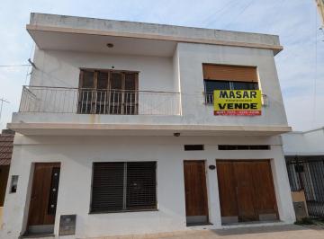 Casa · 150m² · 4 Ambientes · 2 Cocheras · Casa de Cuatro Ambientes con Garaje y Fondo Libre Lanús m Ch
