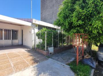 Casa · 94m² · 7 Ambientes · 2 Cocheras · Casa de Tres Dorm., en Pje Roca 2946, Santo Tome