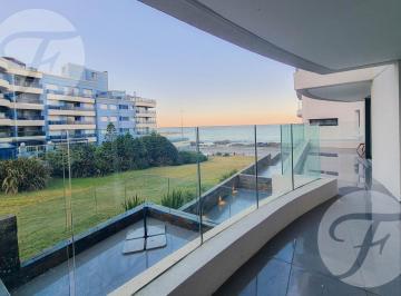 Departamento · 98m² · 2 Ambientes · 1 Cochera · Punta del Este | Edificio Bonaire