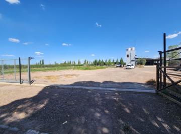 frente e ingreso · Finca con Grandes Construcciones de Depositos, Establo, tambo y Criadero