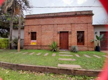 Casa · 340m² · 4 Dormitorios · 2 Cocheras · Gran Chalet con Amor E Historia en Colonia Benitez