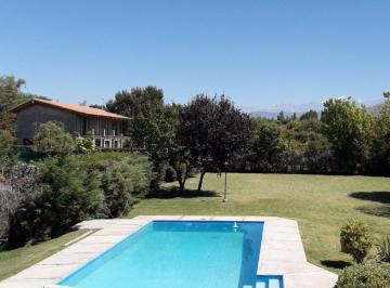 Casa · 130m² · 2 Dormitorios · 2 Cocheras · Inkasa Inmobiliaria Alquila Casa en Vistalba