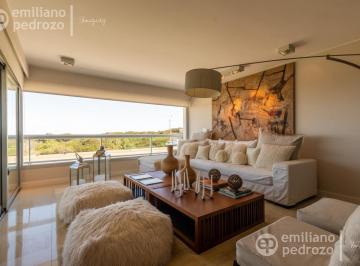 Departamento · 237m² · 5 Ambientes · 2 Cocheras · Venta Departamento 4 Dorm. en Playa Brava Punta del Este