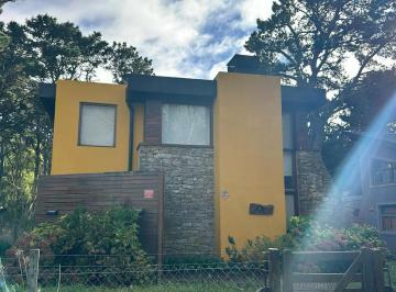 Casa de 5 ambientes, Costa del Este · Av 6 y Lilas