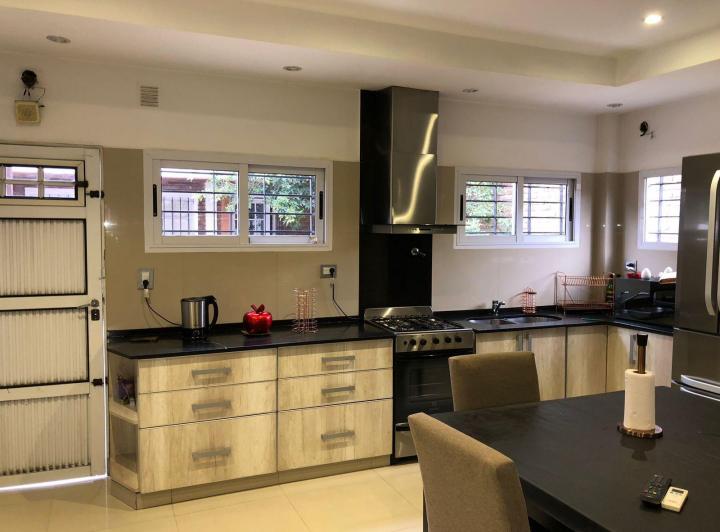 Casa · 198m² · 5 Ambientes · 1 Cochera