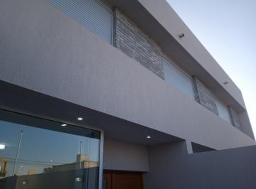 Casa · 110m² · 3 Ambientes · 2 Cocheras · Hermoso Dúplex a Estr. Bº Sta Margarita