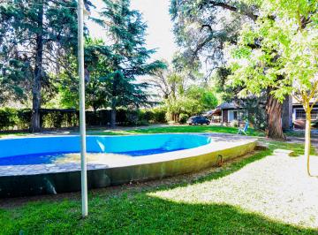 Casa de 5 ambientes, Ituzaingó · Hermosa Casaquinta en El Corazón de Parque Leloir
