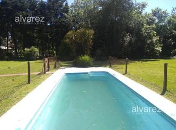 Quinta vacacional · 144m² · 4 Ambientes · 5 Cocheras · Venta Casa Quinta Moreno