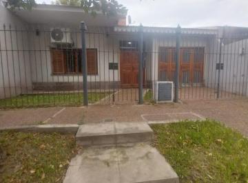 Casa · 105m² · 6 Ambientes · Casa de Dos Dorm. y Cochera a Pocos m de La Costanera