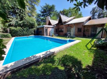 Casa · 240m² · 4 Ambientes · 1 Cochera · Villa Udaondo - Nuevo Valor - Chalet Estilo Campo en Venta
