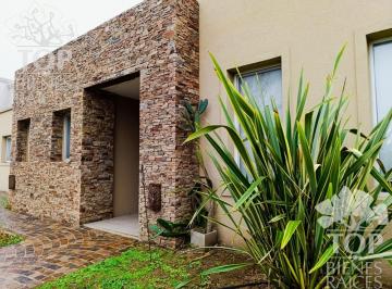 Casa · 170m² · 6 Ambientes · 1 Cochera · Casa en Una Planta