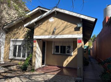 Casa · 1m² · 3 Ambientes · 1 Cochera · Jose Marmol Chalet PH Al Frente C/ 2 Dorm.