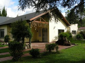 Casa · 150m² · 4 Ambientes · 2 Cocheras · Excelente Casa Sobre Calle Fiesta de La Flor Casi Ruta 25