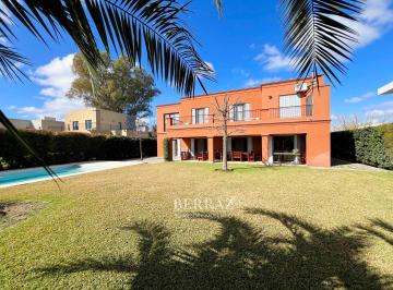 Casa · 263m² · 6 Ambientes · 2 Cocheras · Casa Venta 6 Ambientes en Haras Santa María Los Eucaliptos Escobar Lote de 775,21 m²