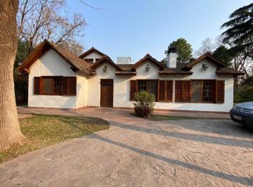 Casa · 232m² · 5 Ambientes · 2 Cocheras · Casa en Venta Zarate - El Casco C. C