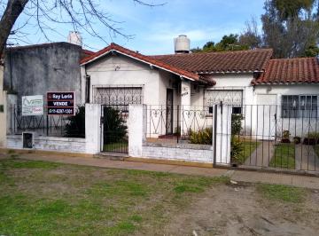 Casa de 4 ambientes, Lomas de Zamora · Chalet Apto 2 Flias. Barrio Ferroviario