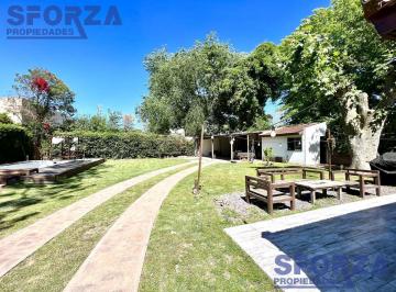 Casa · 180m² · 5 Ambientes · 3 Cocheras · Casa en Venta en Barrio Cuba con Pileta